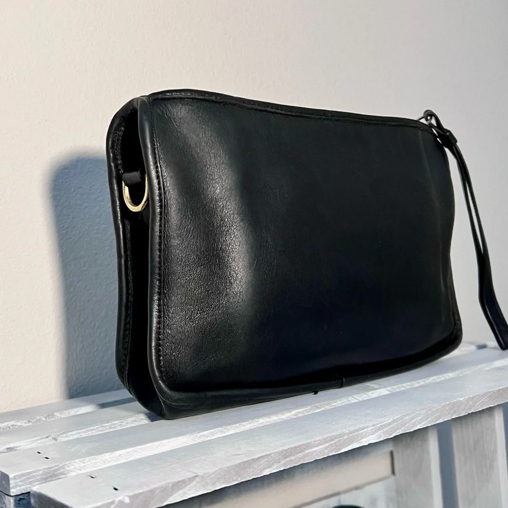 Vintage Coach Zippered Wristlet Clutch - Picture 2 of 11